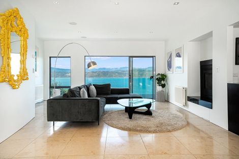 Photo of property in 8 Nevay Road, Karaka Bays, Wellington, 6022