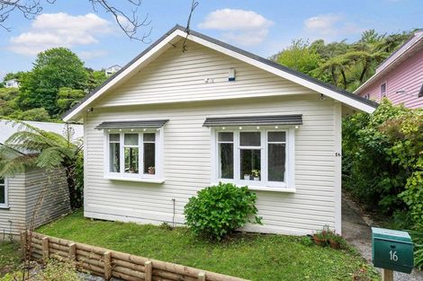 Photo of property in 16 Albemarle Road, Northland, Wellington, 6012