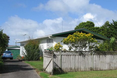 Photo of property in 32 Allington Road, Massey, Auckland, 0614