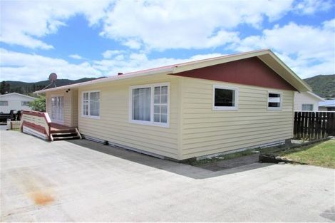Photo of property in 33 Stockdale Street, Wainuiomata, Lower Hutt, 5014
