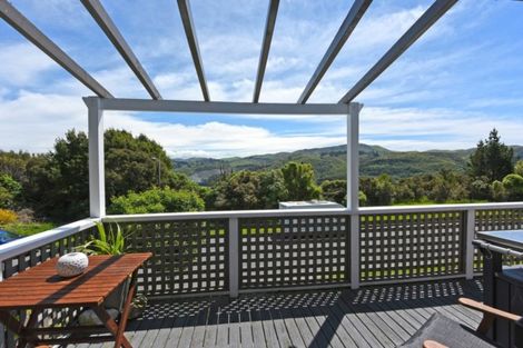 Photo of property in 13 Whitechapel Grove, Stokes Valley, Lower Hutt, 5019
