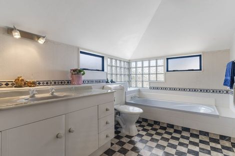 Photo of property in 40 Mccahill Views, Botany Downs, Auckland, 2010