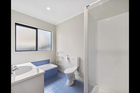 Photo of property in 25 Quincey Place, Massey, Auckland, 0614