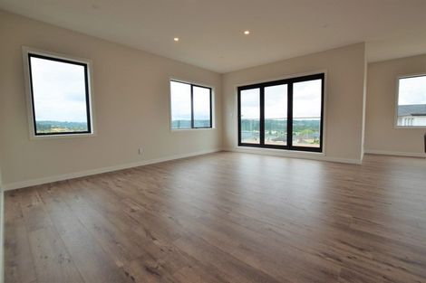 Photo of property in 7 Eric Gifford Drive, Ranui, Auckland, 0612