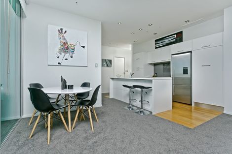 Photo of property in Sentinel Apartments, 706/3 Northcroft Street, Takapuna, Auckland, 0622