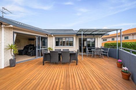 Photo of property in 72 Marina View Drive, West Harbour, Auckland, 0618