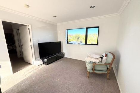 Photo of property in 15 Correa Court, Goodwood Heights, Auckland, 2105
