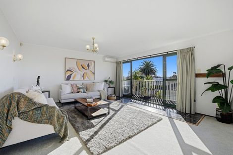 Photo of property in 2/983 Beach Road, Torbay, Auckland, 0630