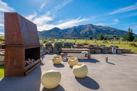 Photo of property in 136 Te Awa Road, Albert Town, Wanaka, 9382