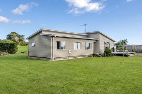 Photo of property in 37a Waikawa Beach Road, Manakau, Levin, 5573