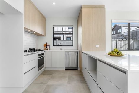 Photo of property in 21 Parkmore Drive, Rosehill, Papakura, 2113