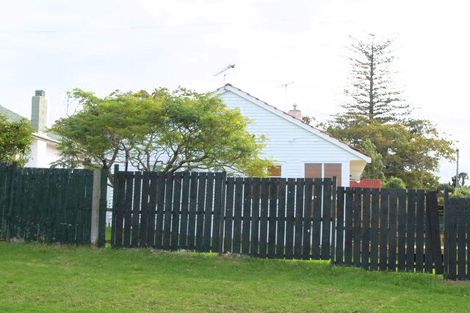 Photo of property in 2/133 Wellington Street, Howick, Auckland, 2014