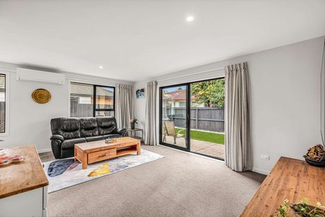 Photo of property in 2/49 Shannon Place, Belfast, Christchurch, 8051