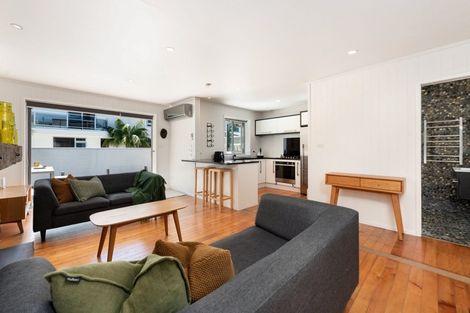 Photo of property in 2/54 Marine Parade, Mount Maunganui, 3116