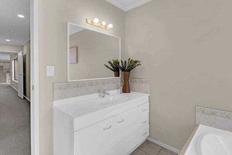 Photo of property in 2 Shiraz Place, Rototuna, Hamilton, 3210