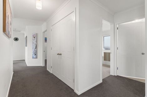 Photo of property in 12 Molesworth Street, Carterton, 5713