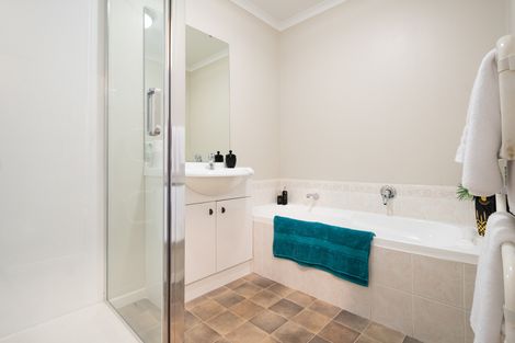 Photo of property in 7 Hibernian Drive, Ranui, Auckland, 0612