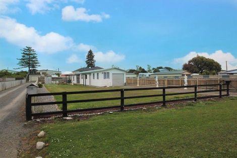 Photo of property in 13 Hall Place, Foxton Beach, Foxton, 4815