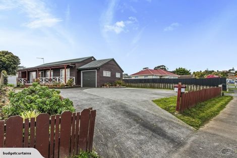 Photo of property in 17 Edgewater Drive, Pakuranga, Auckland, 2010