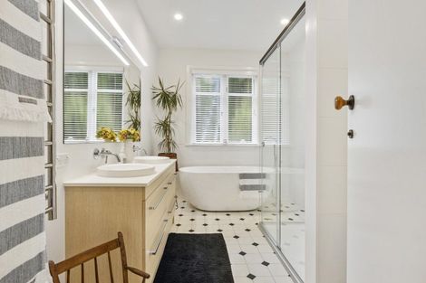 Photo of property in 38 The Crescent, Roseneath, Wellington, 6011