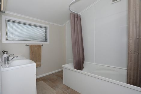 Photo of property in 11 Oaklea Avenue, Marton, 4710