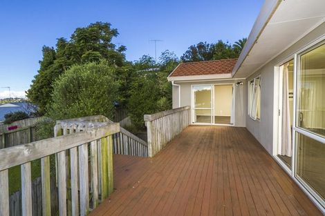 Photo of property in 2/10 Tesla Place, Totara Vale, Auckland, 0629