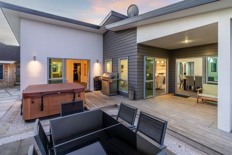 Photo of property in 32 Madison Street, Cambridge, 3434