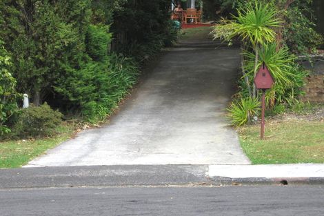 Photo of property in 9 Vinceroy Place, Green Bay, Auckland, 0604