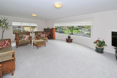 Photo of property in 12 Linicro Place, Wattle Downs, Auckland, 2103