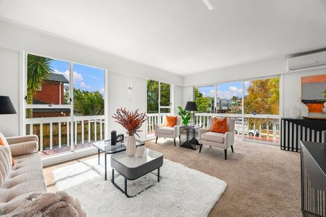 Photo of property in 13 Booralee Avenue, Botany Downs, Auckland, 2010