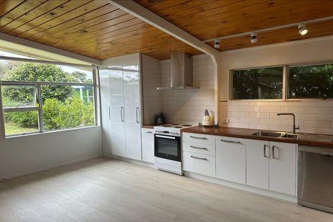 Photo of property in 32 Te Moana Road, Waikanae Beach, Waikanae, 5036