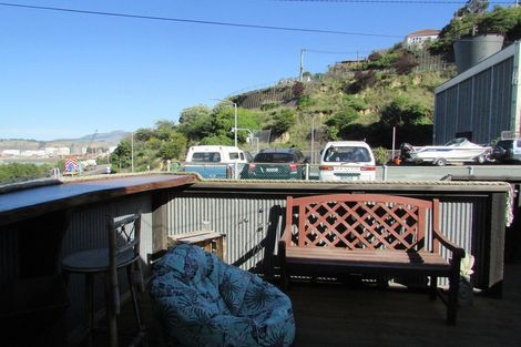 Photo of property in 2 Hawkhurst Road, Lyttelton, 8082