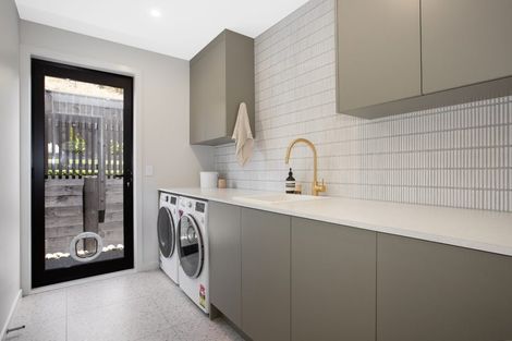 Photo of property in 75 Queen Charlotte Drive, Aotea, Porirua, 5024