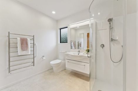 Photo of property in 1/2 Kowhai Road, Campbells Bay, Auckland, 0630