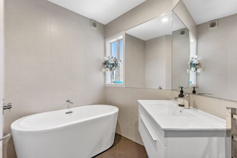 Photo of property in 2/20 Gulf View Road, Murrays Bay, Auckland, 0630