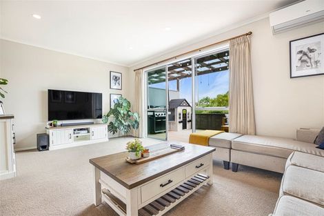 Photo of property in 9s Clearwater Cove, West Harbour, Auckland, 0618