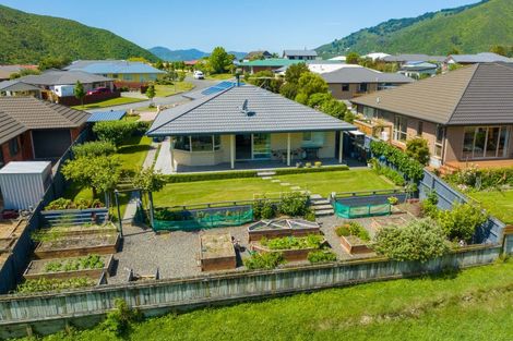 Photo of property in 32 Admiralty Place, Waikawa, Picton, 7220