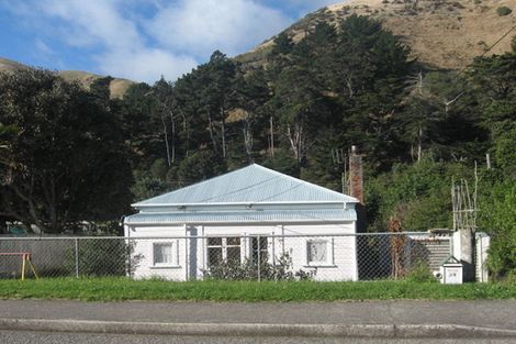 Photo of property in 35-37 Ames Street, Paekakariki, 5034