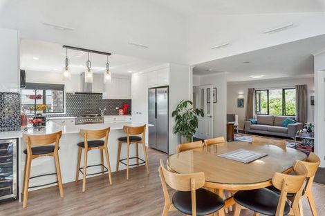 Photo of property in 41 Quadrant Heights, Paraparaumu, 5032