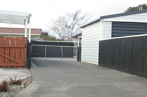 Photo of property in 16 Coromandel Court, Roslyn, Palmerston North, 4414
