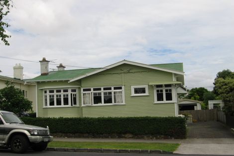 Photo of property in 32 Kiwi Road, Point Chevalier, Auckland, 1022