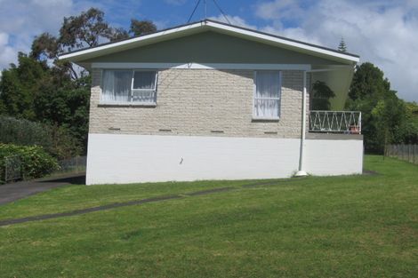 Photo of property in 74 Greenslade Crescent, Northcote, Auckland, 0627