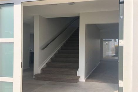 Photo of property in 2 Riroriro Close, Papakura, 2110