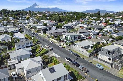 Photo of property in 7 Belt Road, Moturoa, New Plymouth, 4310