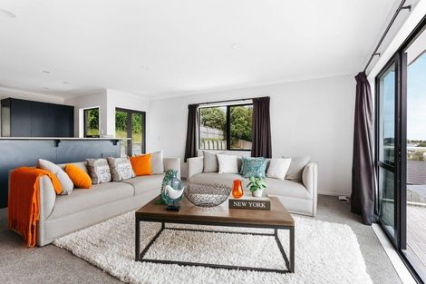 Photo of property in 32b Waipuna Grove, Welcome Bay, Tauranga, 3112