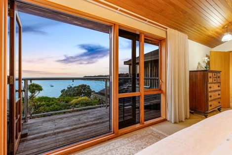Photo of property in 28 The Crescent, Tindalls Beach, Whangaparaoa, 0930