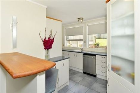 Photo of property in 1/552 Beach Road, Rothesay Bay, Auckland, 0630