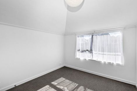 Photo of property in 128 Akaroa Drive, Maupuia, Wellington, 6022