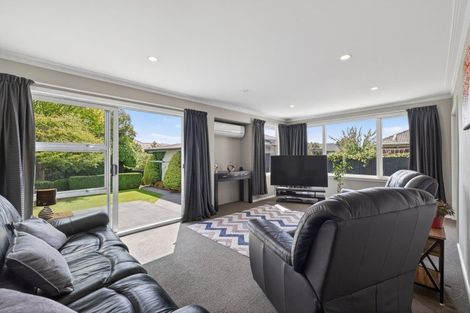 Photo of property in 73 Dunedin Street, Redwood, Christchurch, 8051