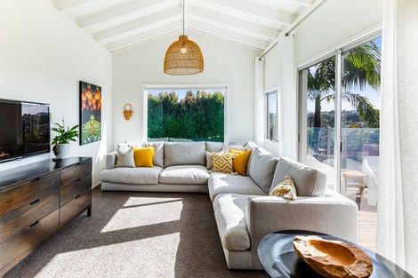 Photo of property in 17 Tainui Street, Torbay, Auckland, 0630